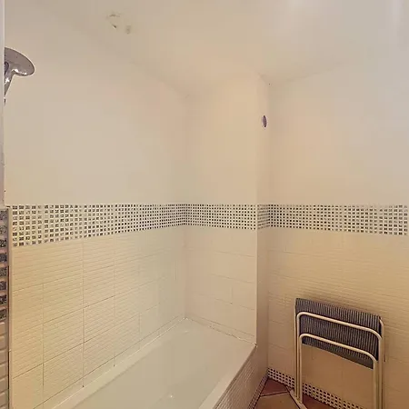 Apartment Paisible A 100m De La Plage, Avec Jardin - Fr-1-770-50 *
